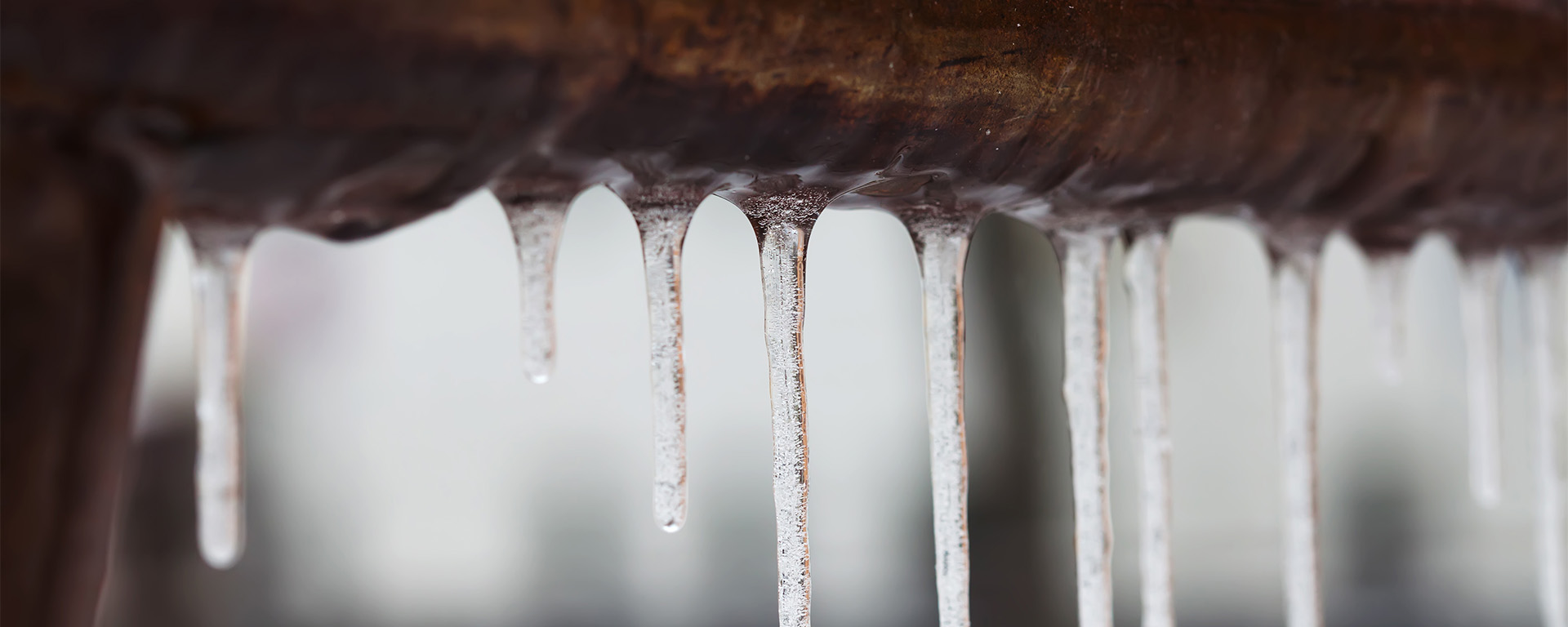 frozen water on pipes
